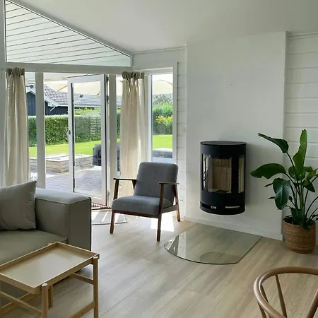 Casa de Férias Newly Renovated Summer House In Gronninghoved Sjolund