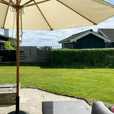 Casa de Férias Newly Renovated Summer House In Gronninghoved Sjolund