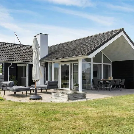 Newly Renovated Summer House In Gronninghoved