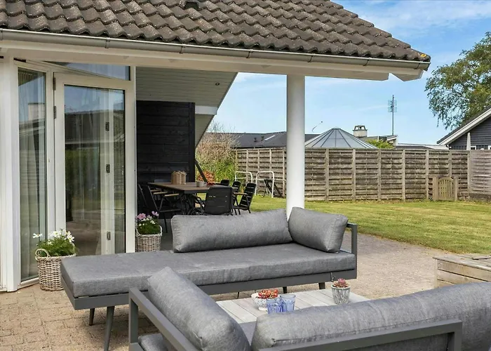 Дом отдыха Newly Renovated Summer House In Gronninghoved *