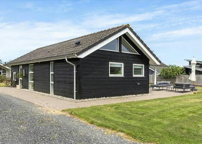 Дом отдыха Newly Renovated Summer House In Gronninghoved